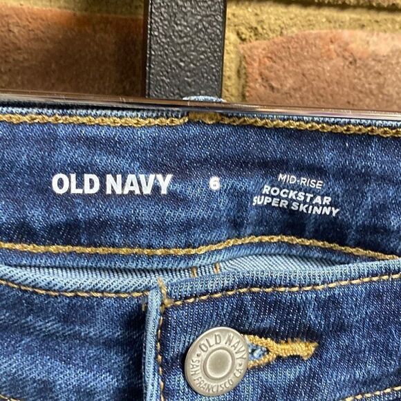 Old Navy Rockstar Mid Rise Super Skinny Jeans Size 6 NWT - Picture 3 of 5